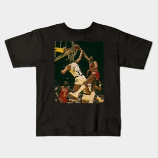 Kareem Abdul Jabbar vs Julius Erving, Flying Kids T-Shirt